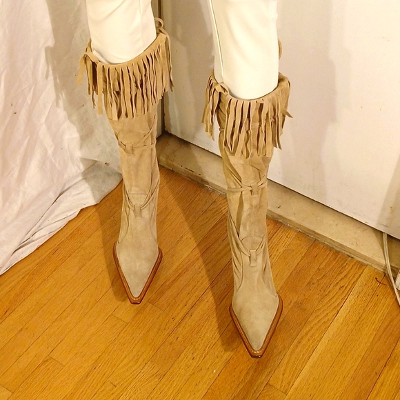 🔥 🔥 Like New Cammina (Italy) Cream Ultra Suede Western Style Heeled Boots - Picture 15 of 16